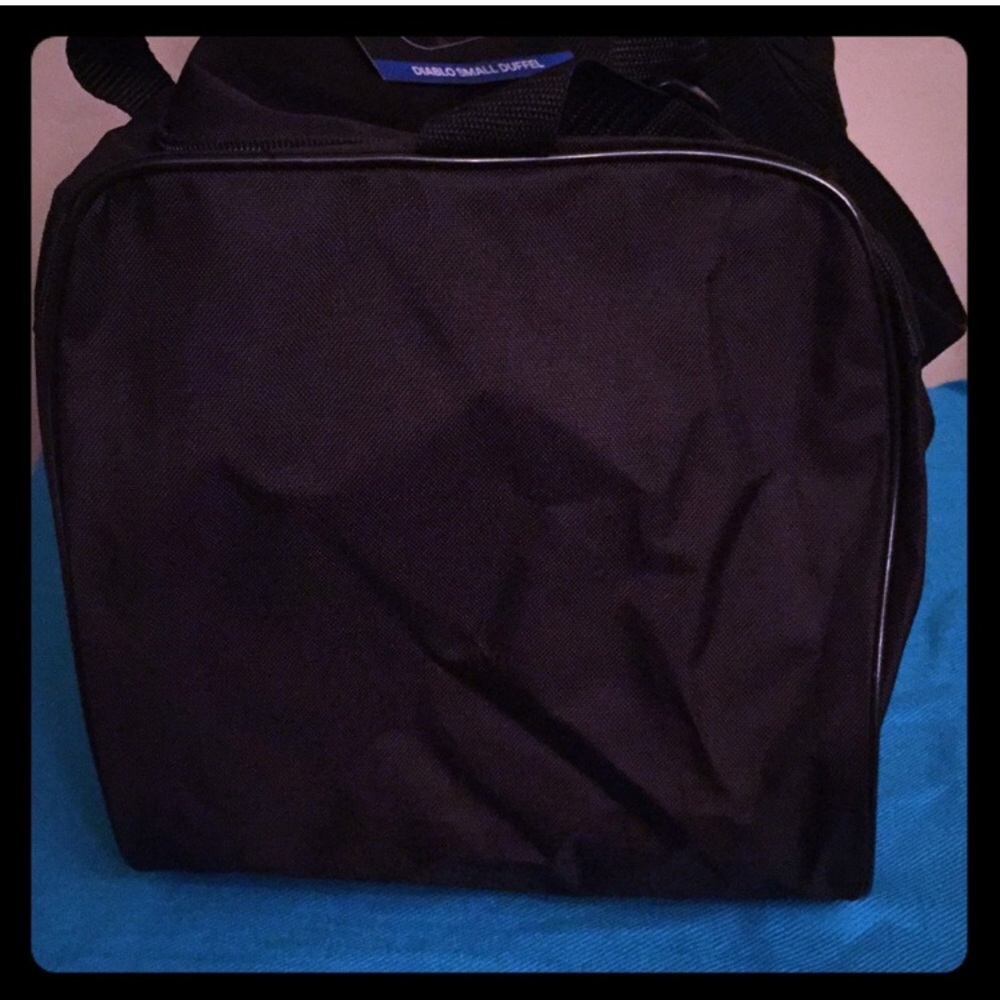 🎉HP🎉 RESTOCKED! Adidas Diablo Small Duffel - Picture 4 of 8